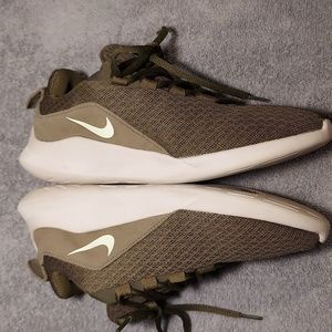 Women's Nike Sportswear Running Shoes  Size 8.5 Olive Green